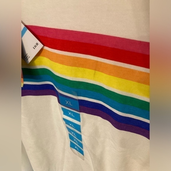 NWT Feeling proud short sleeve shirt in size XL. White with rainbow 🌈 - Picture 5 of 5